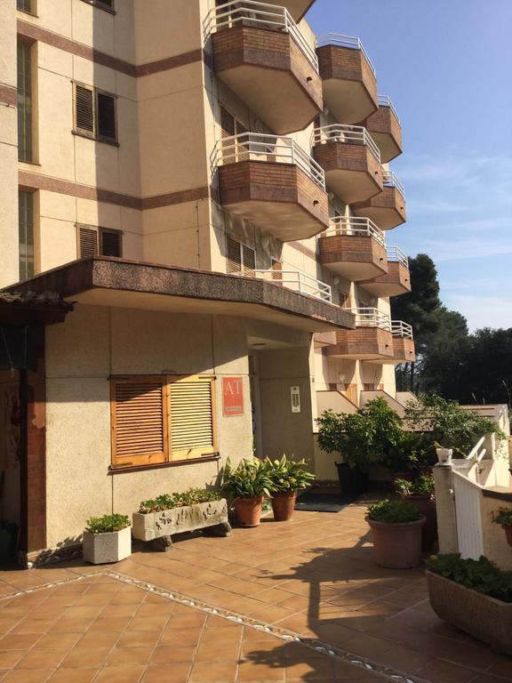Apartamentos Eva Costa Brava Luaran gambar